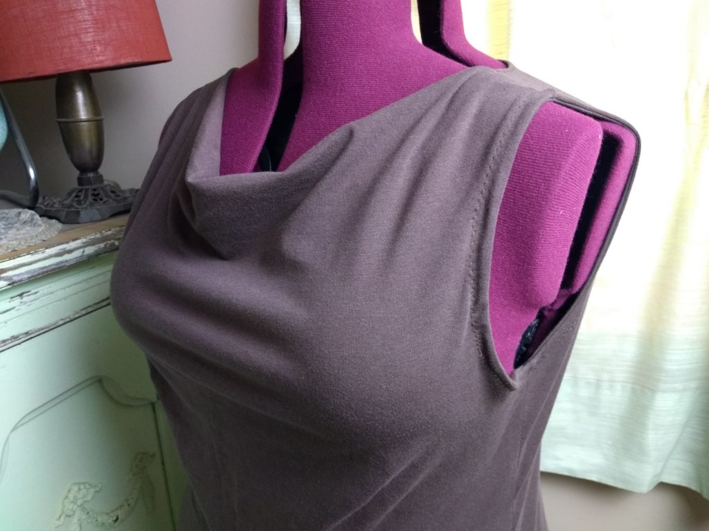 Read more about the article Create a sleeveless cowl tunic from a t-shirt pattern!